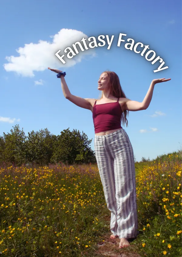 Roos oprichter en dansdocent van Fantasy Factory poseert in een bloemenveld.